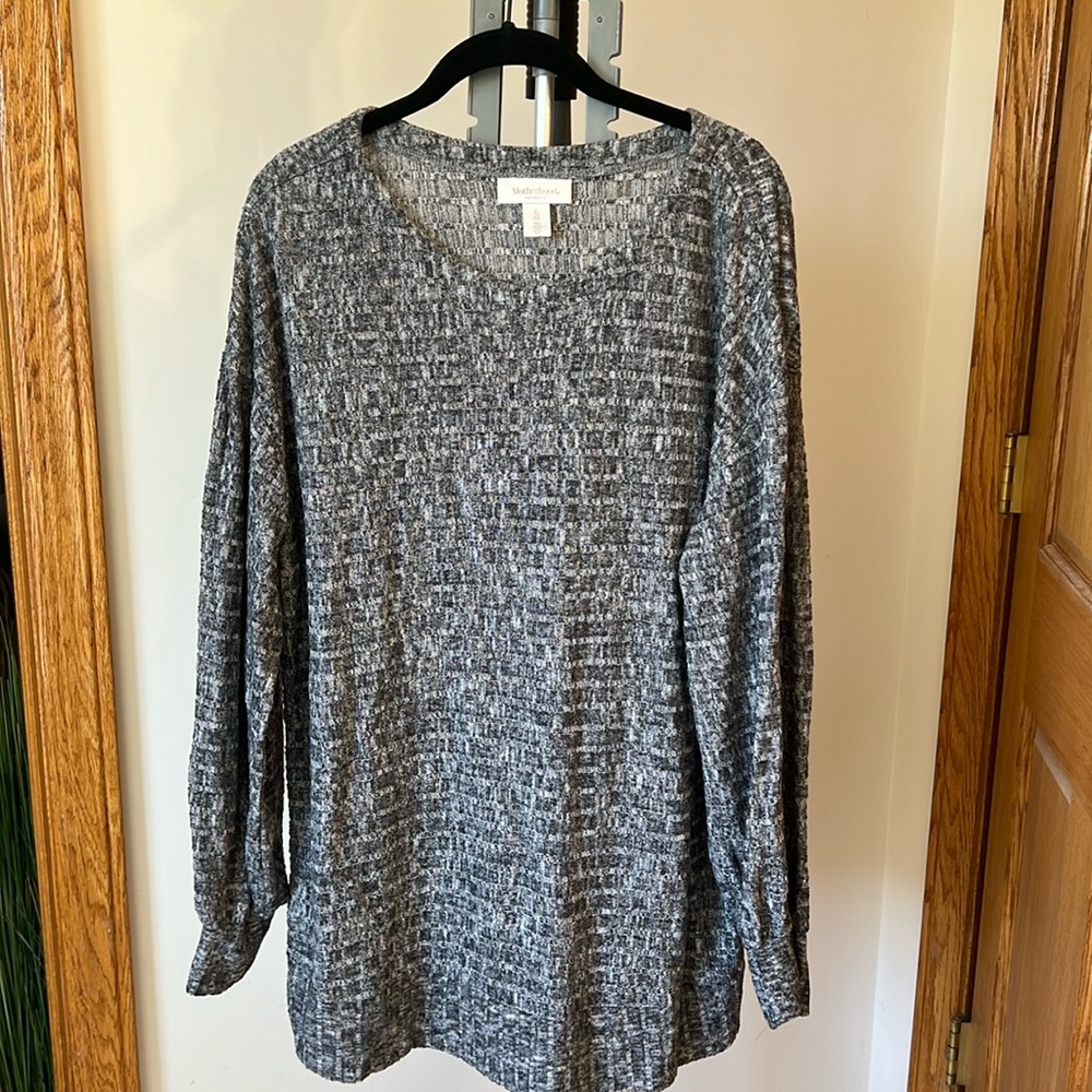 LONG SLEEVE RIBBED CREWNECK MATERNITY TEE